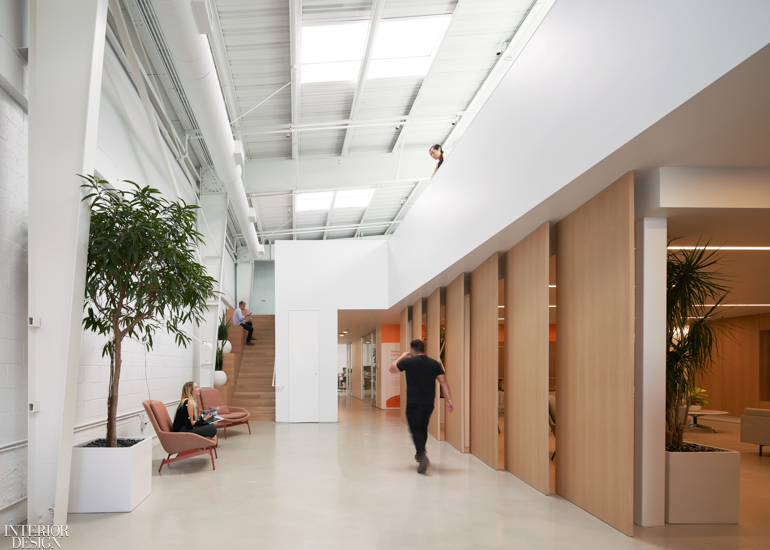 互联网公司集团办公室设计：顶空更多的工作和呼吸空间
