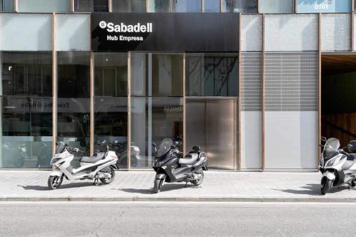 西班牙巴伦西亚银行萨巴德公司办公室设计效果图